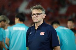 HLV Troussier: 'Quang Hải, Văn Toàn, Công Phượng có thể cùng ra sân'
