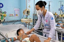 Dịch bệnh tay chân miệng phức tạp, bệnh viện lo thiếu thuốc điều trị