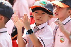 Cha mẹ làm được 3 điều này, con lúc nào cũng tự tin