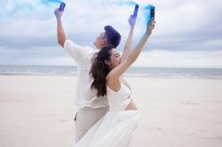 Minh Hằng khoe bụng bầu vượt mặt, 'cười thả ga' bên ông xã doanh nhân