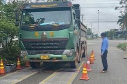 Thu gần 2,7 tỷ đồng tiền phạt xe quá tải trọng