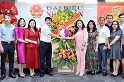 Tổng Thư ký Quốc hội, Chủ nhiệm Văn phòng Quốc hội Bùi Văn Cường thăm, chúc mừng Báo Đại biểu Nhân dân