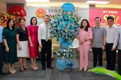 Lãnh đạo Đảng, Nhà nước, cơ quan của Quốc hội gửi lẵng hoa, chúc mừng Báo Đại biểu Nhân dân