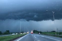 Tin mưa dông diện rộng ở Bắc Bộ 19/6 và dự báo thời tiết Hà Nội 10 ngày