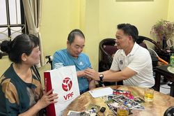 Chương trình V League – Việc có ích đến thăm cựu HLV Vương Tiến Dũng