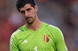 Courtois đột ngột bỏ tuyển, HLV và cầu thủ Bỉ sốc nặng