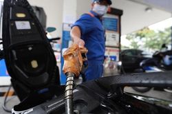 Nhiều khả năng giá xăng sẽ tăng lại vào ngày mai