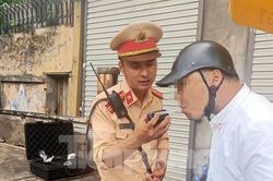 Nắng nóng, hàng loạt tài xế bị xử phạt vì uống bia giải khát