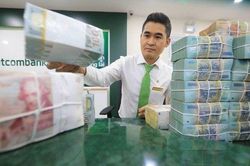'Cuộc đua' giảm lãi suất tiết kiệm của các ngân hàng tiếp tục nóng