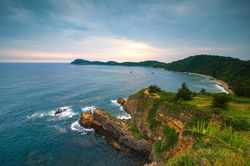 Ngất ngây cảnh biển xanh cát trắng nắng vàng của 'nàng thơ' Cô Tô ở Quảng Ninh