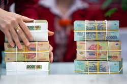 Lãi suất muốn hạ, cần sự 'đồng pha' giữa các ngân hàng