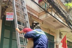 Công an quận Tây Hồ kịp thời cứu cháu bé mắc kẹt tại tầng 2