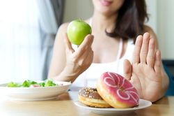 Cơ thể chúng ta biến đổi như thế nào khi không ăn đường?