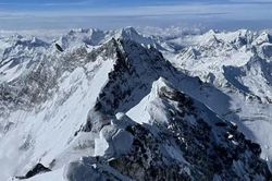 Trung Quốc phát hiện mỏ đất hiếm khổng lồ ở dãy núi Himalaya