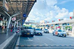 Gian lận cước, 2 hãng taxi phải tạm dừng đón khách tại sân bay Tân Sơn Nhất