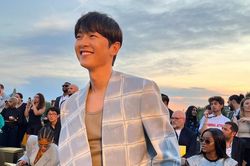 Song Joong Ki lần đầu lộ diện sau khi bà xã sinh con