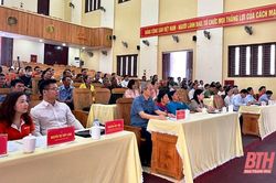 Bàn giao 100 ngôi nhà 'Đại đoàn kết' cho hộ nghèo huyện Mường Lát