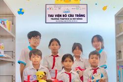 Tặng công trình 'Thư viện Bồ câu trắng' cho Trường Tiểu học và THCS Ia Mơ Nông