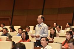 Nhiều người hưởng lương ngân sách vẫn làm nông nghiệp