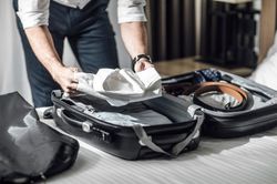 Những trang phục nên tránh khi đi du lịch