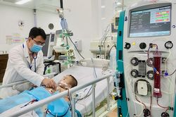 Nhiều ca tay-chân-miệng ở TP.HCM phải thở máy, lọc máu