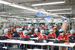 Khó khăn chưa có tiền lệ bủa vây doanh nghiệp dệt may