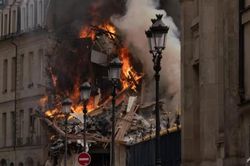 Nổ lớn ở Paris: Ít nhất 37 người bị thương