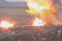 Khoảnh khắc Nga dùng đạn nhiệt áp tấn công các mục tiêu Ukraine ở Avdiivka
