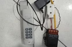 Thu giữ thiết bị khiến khóa thông minh ô tô, xe máy không mở được