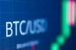 Giá Bitcoin bất ngờ tăng vọt lên 138.000 USD