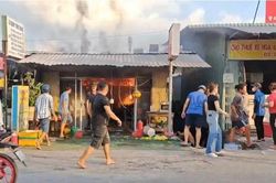 Quán ăn gần khu công nghiệp bốc cháy dữ dội nhiều người hoảng loạn