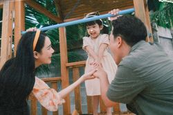 Vợ chồng Trường Giang, Nhã Phương lần đầu công khai rõ mặt con gái