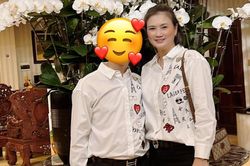 Hoa khôi bóng chuyền Kim Huệ chiêm nghiệm cuộc sống đầy sâu sắc, hạnh phúc rạng ngời, tung ảnh đôi cực 'nóng' cùng 'chân ái'