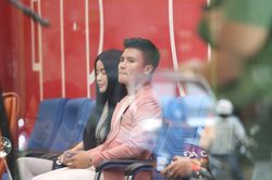 Bạn gái 'hộ tống' Quang Hải kí hợp đồng với CLB Công an Hà Nội