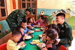 Chàng sĩ quan trẻ nuôi ước mơ 'ươm những mầm xanh' nơi biên giới