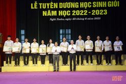 Nghi Xuân tuyên dương 305 học sinh giỏi