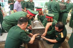 Truy điệu, an táng 8 hài cốt liệt sỹ quân tình nguyện Việt Nam hy sinh tại Lào