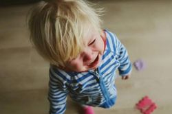 5 tình huống trẻ ăn vạ và cách xử lý thông minh của cha mẹ