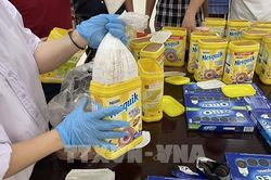 Phát hiện hơn 19 kg tinh thể màu trắng, nghi là ketamin