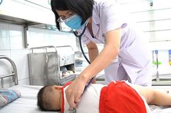 Gia tăng trẻ biến chứng viêm não do tay chân miệng: Dấu hiệu phát hiện biến chứng sớm