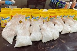 Phát hiện hơn 19kg nghi ma túy ngụy trang trong hộp cacao