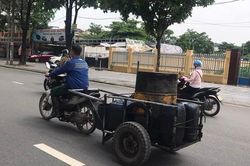 Ám ảnh với xe tự chế lưu thông trên đường phố Hà Nội