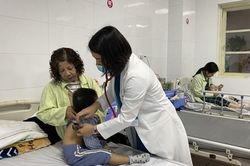 Trẻ mắc tay chân miệng: Nguy cơ biến chứng viêm não