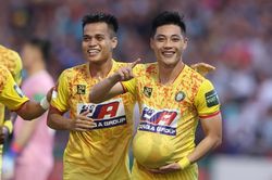 Vòng 12 V-League 2023: 'Đại chiến' vì ngôi đầu, CAHN thắng thế khi có thêm Quang Hải
