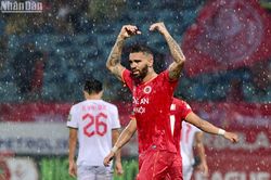 Công an Hà Nội vươn lên vị trí đầu bảng V-League