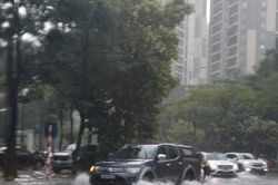 Mưa dông mở rộng ra nhiều vùng trên cả nước, nhiều nơi có mưa rất to