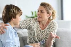 5 điều cha mẹ nên làm với con khi con bị điểm kém