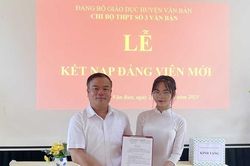 Kết nạp đảng viên là học sinh THPT đầu tiên tại huyện Văn Bàn