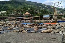 Lấn chiếm lòng suối, bị xử phạt vẫn tái phạm