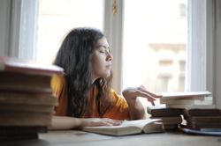 Nói thành tiếng khi học sẽ giúp tăng khả năng ghi nhớ